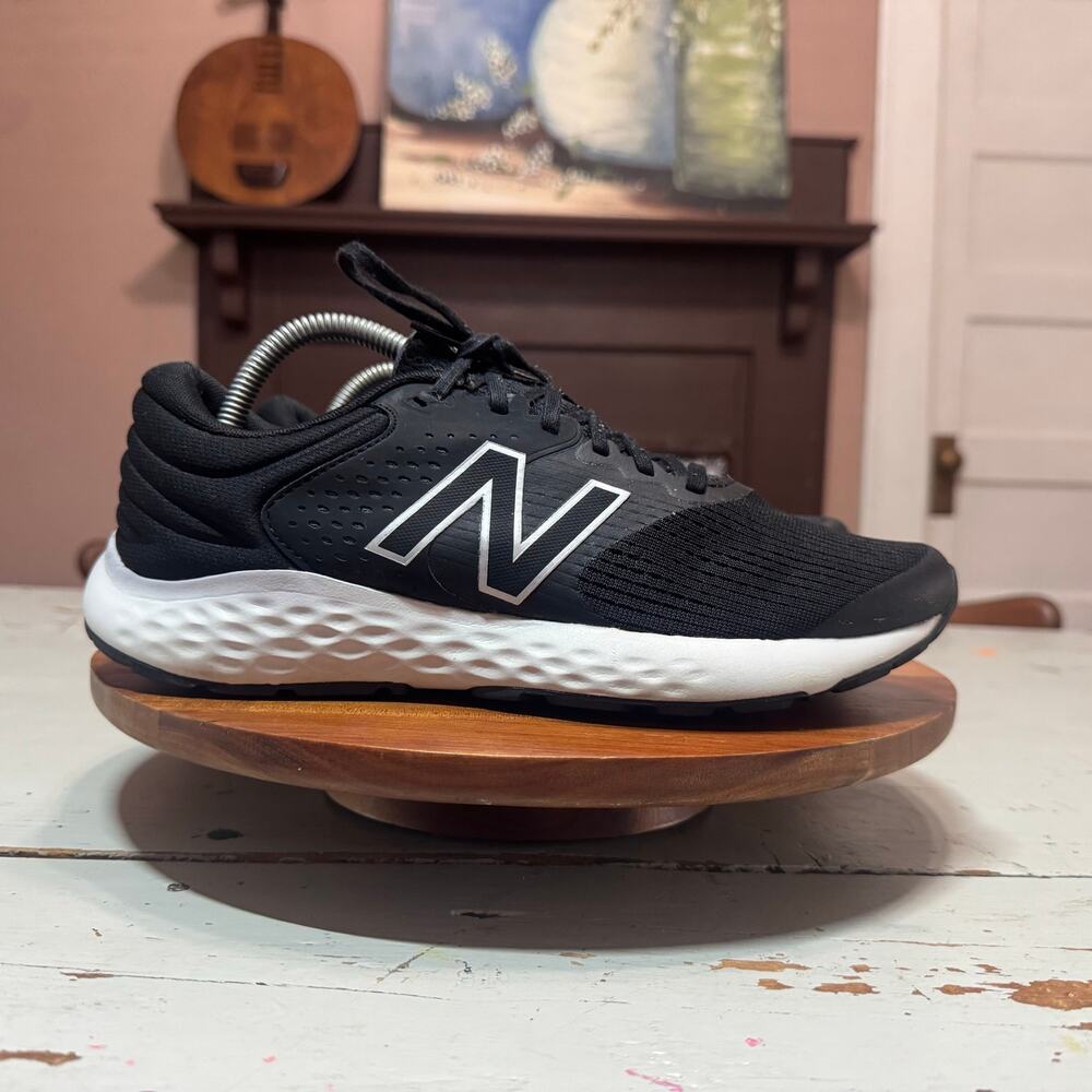 New Balance 520v7 Mens Size 9 4E Black Sneaker Shoes